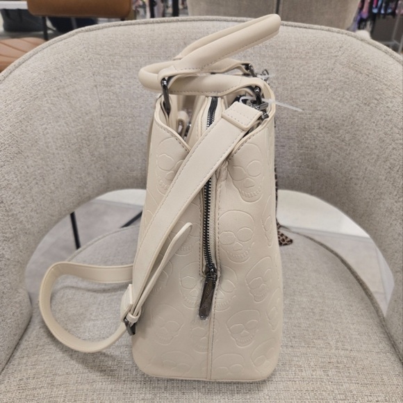 NEW Betsey Johnson Skull Handbag - Picture 7 of 14